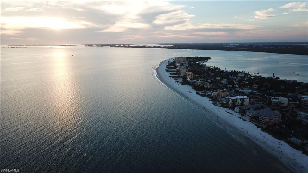 ISLAND SHORES - Residential