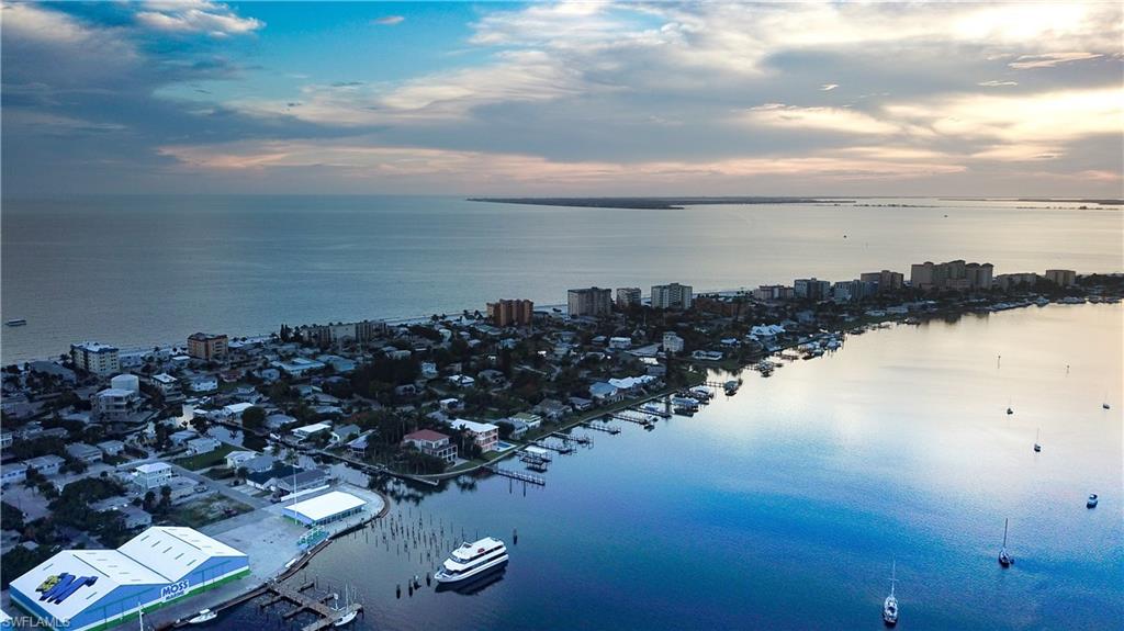 ISLAND SHORES - Residential