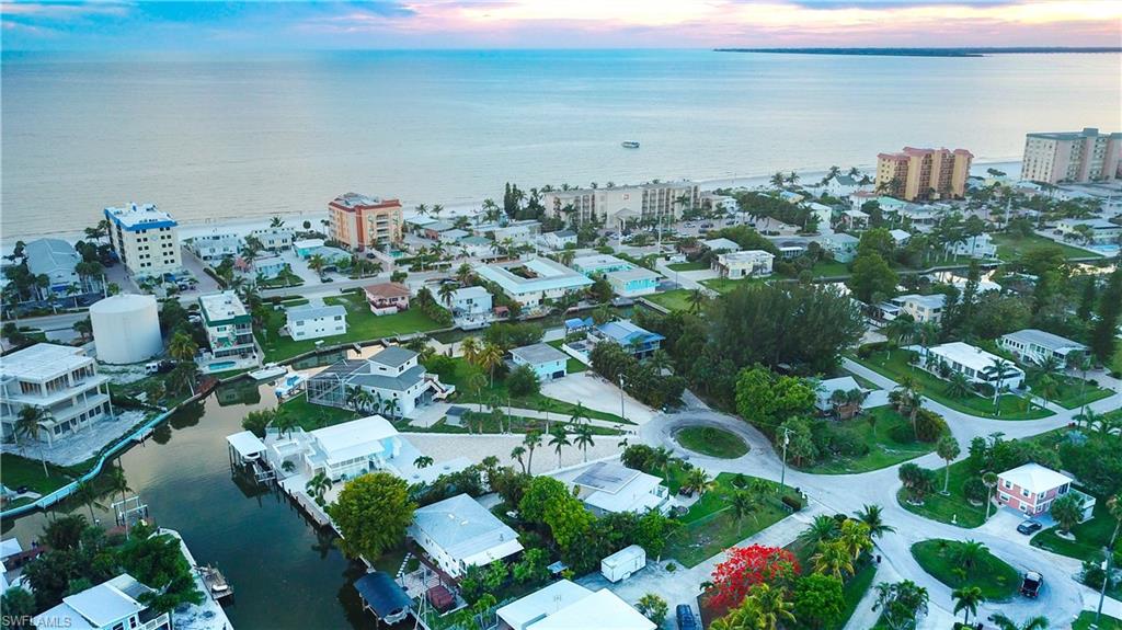 ISLAND SHORES - Residential