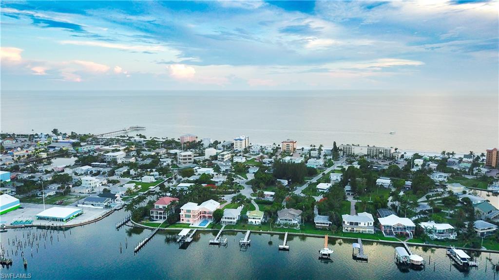 ISLAND SHORES - Residential