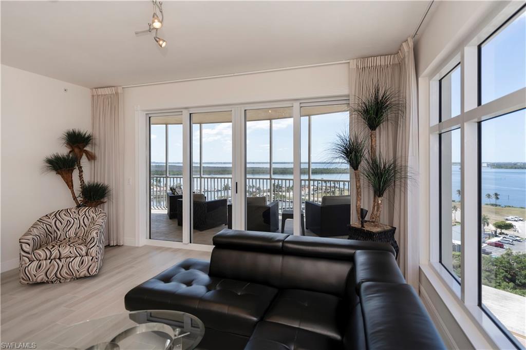 6061 Silver King BLVD 906