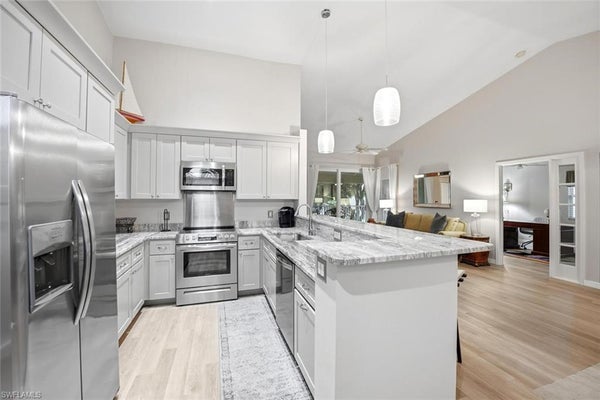 6810 HUNTINGTON LAKES CIR APT 202, NAPLES, FL 34119 - Image 00fa1c45d27f7a02836005cc03d51d4d/689898809