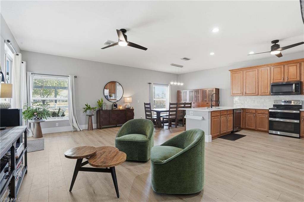 VALENCIA LAKES - Residential