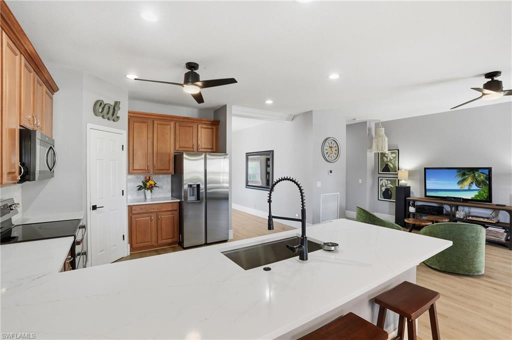 VALENCIA LAKES - Residential