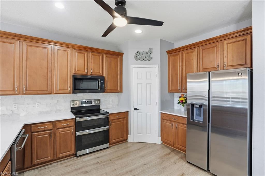 VALENCIA LAKES - Residential