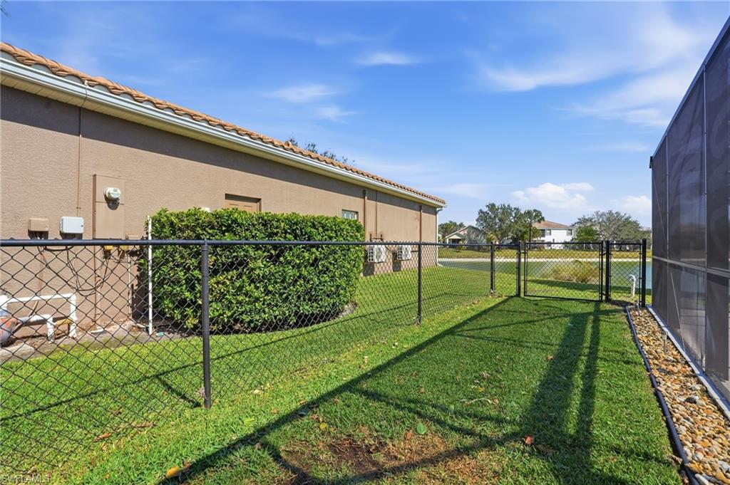 VALENCIA LAKES - Residential