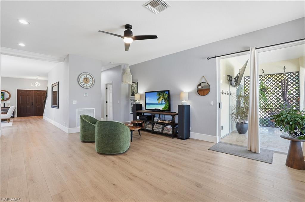 VALENCIA LAKES - Residential