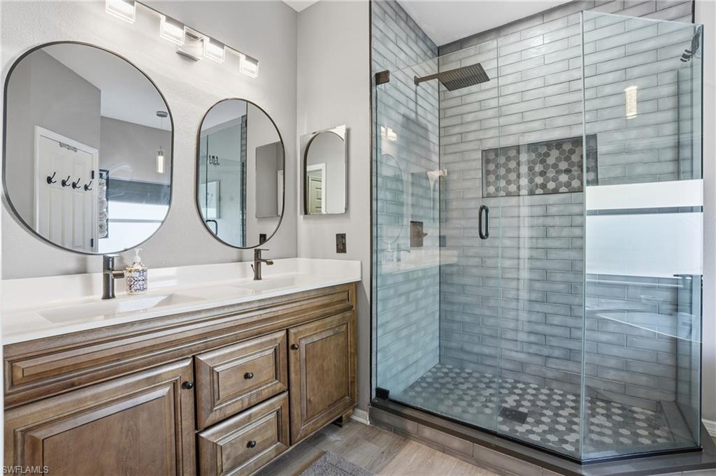 VALENCIA LAKES - Residential