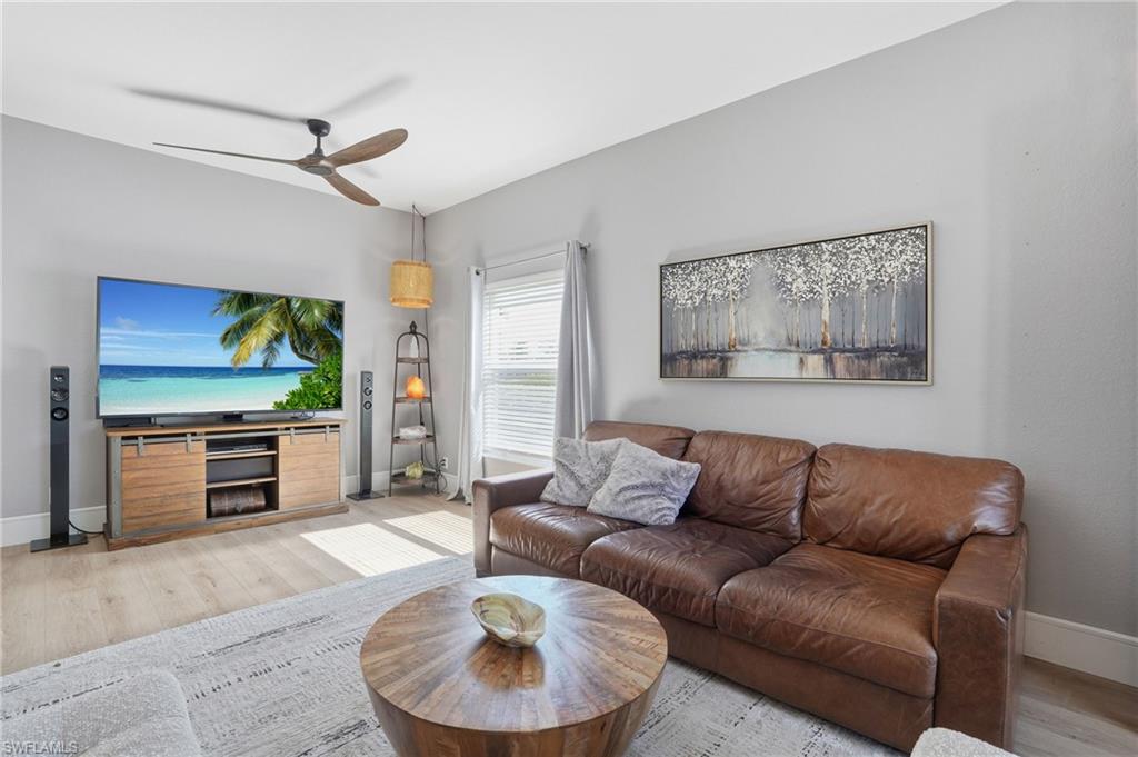 VALENCIA LAKES - Residential