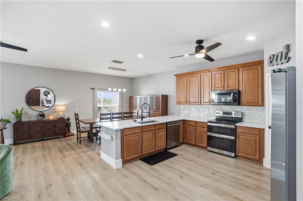 VALENCIA LAKES - Residential