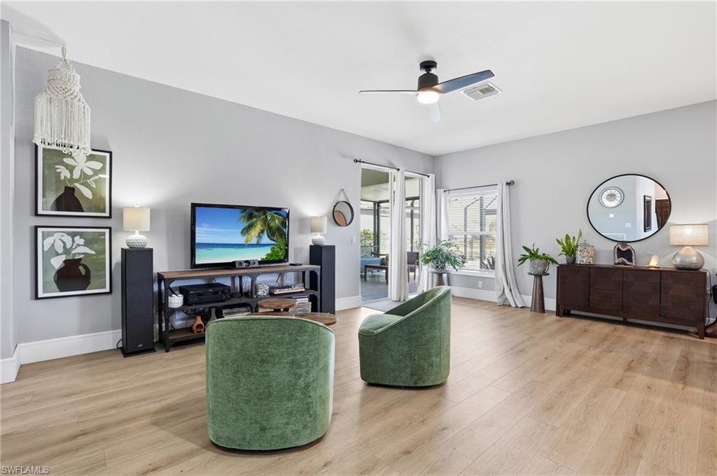 VALENCIA LAKES - Residential