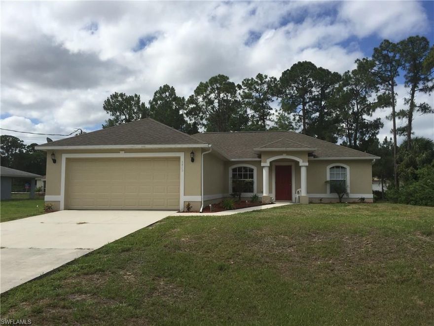 Beautiful home in very popular area of Lehigh Acres. Split floorplan with tile throughout except for bedrooms.