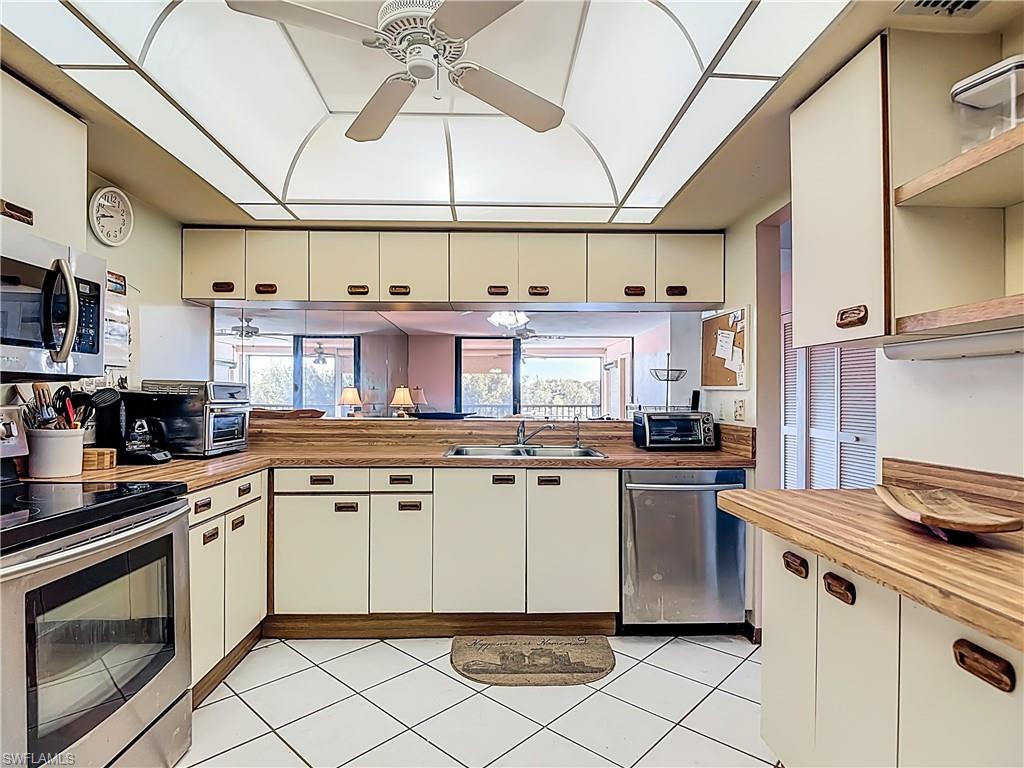 LAKESIDE AT LOCHMOOR CONDO - Residential