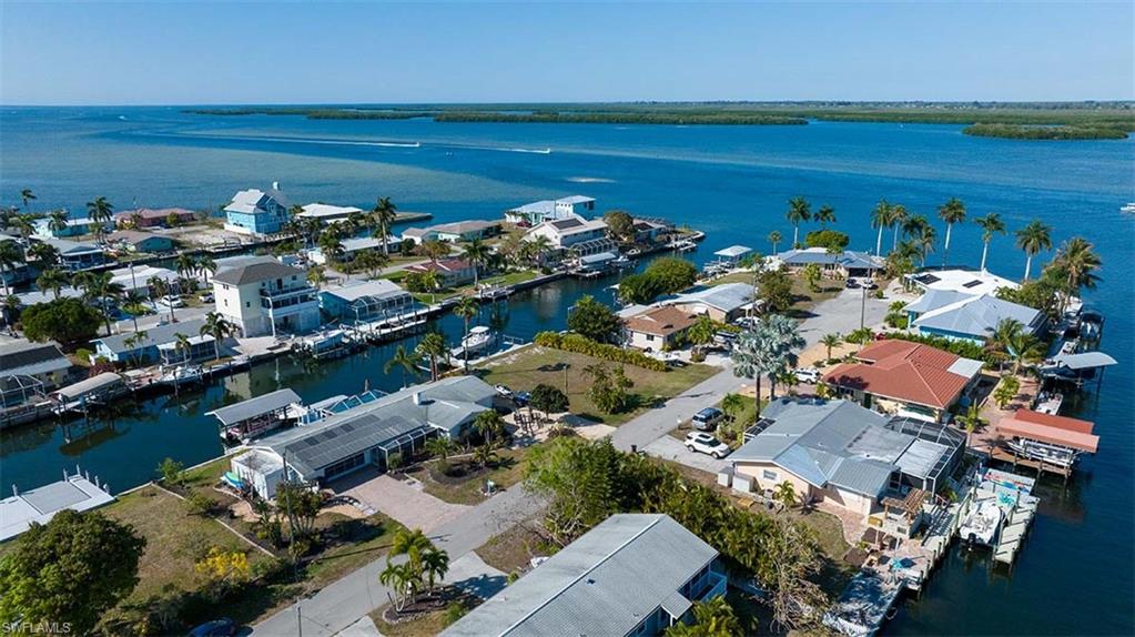 ISLAND HARBORS - Land