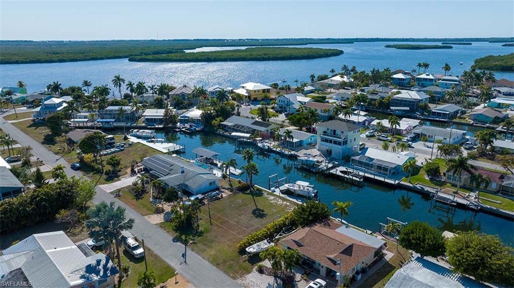 ISLAND HARBORS - Land