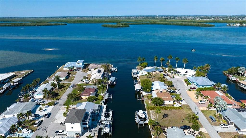 ISLAND HARBORS - Land