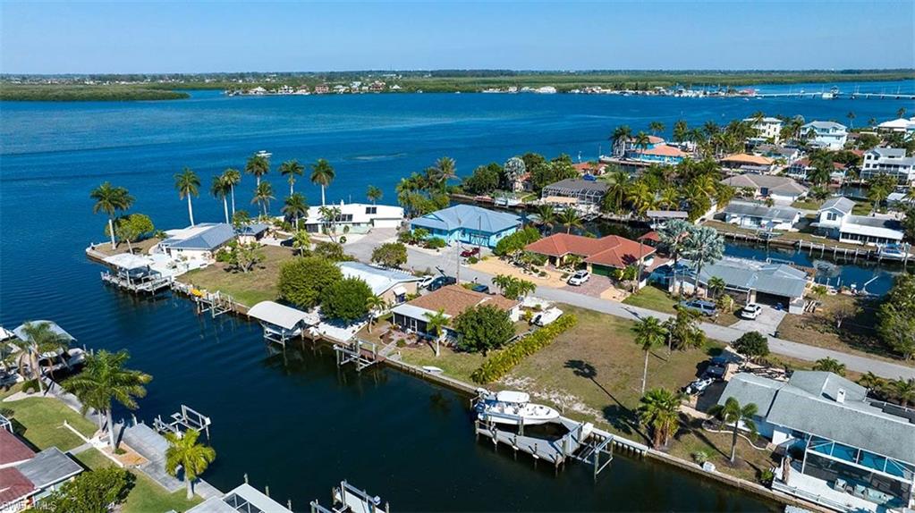 ISLAND HARBORS - Land