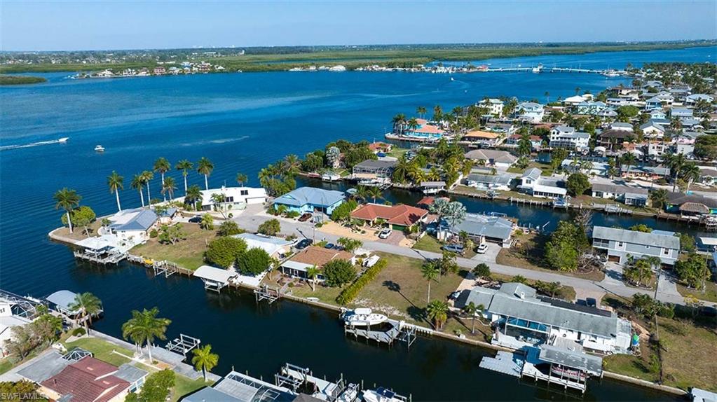 ISLAND HARBORS - Land