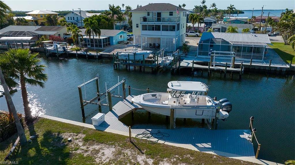 ISLAND HARBORS - Land