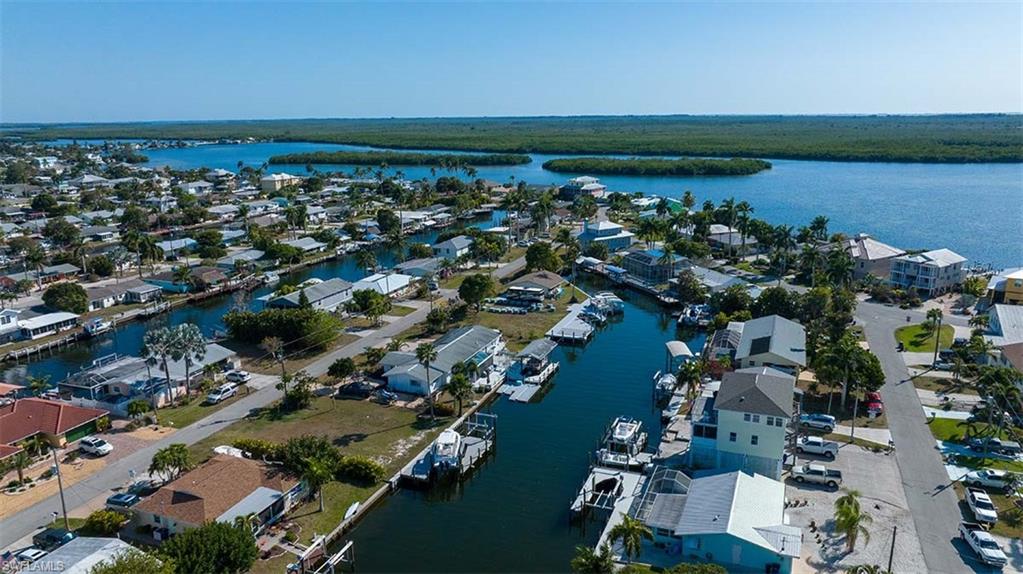 ISLAND HARBORS - Land