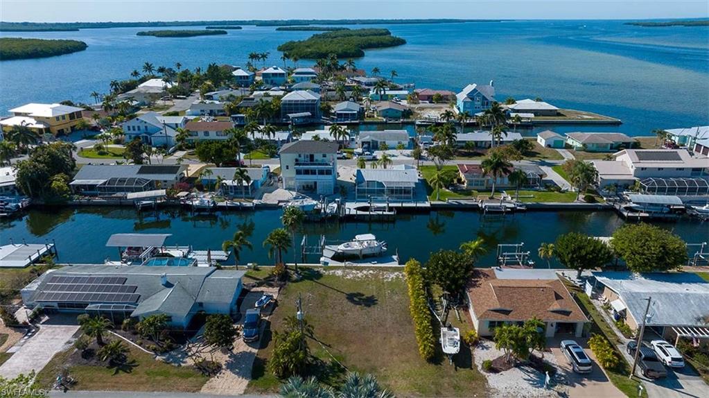 ISLAND HARBORS - Land