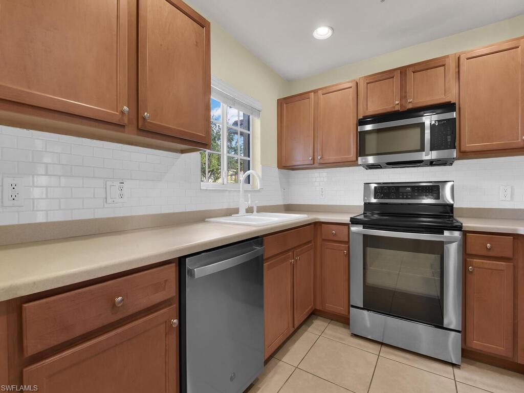 TOWNHOMES AT STONEYBROOK - Residential