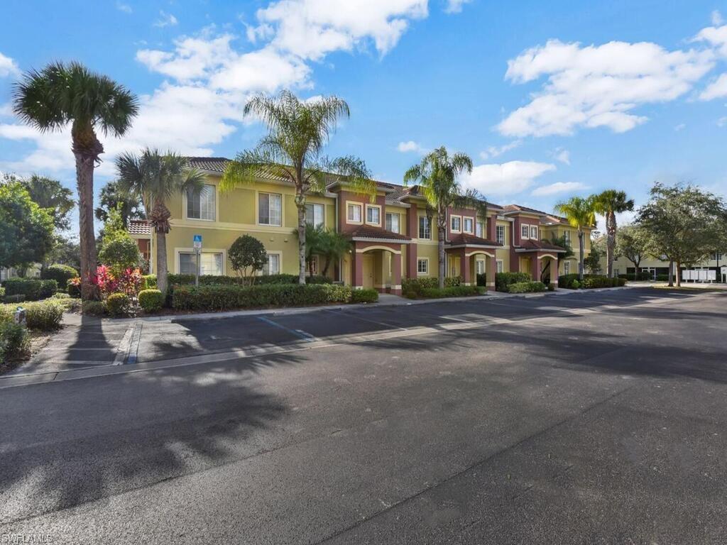 TOWNHOMES AT STONEYBROOK - Residential