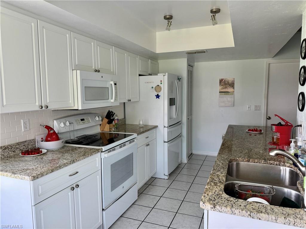 SABAL SPRINGS GOLF AND RACQUET CLUB - Residential