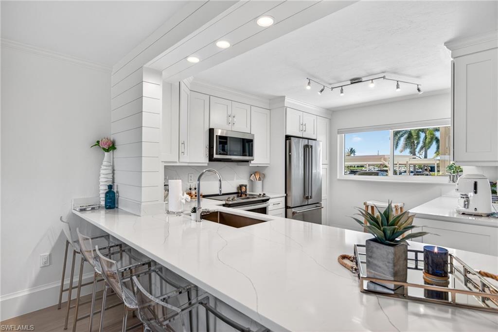 MARINERS COVE - Residential