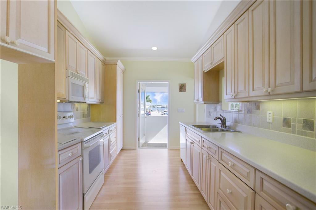 AQUALANE SHORES - Residential