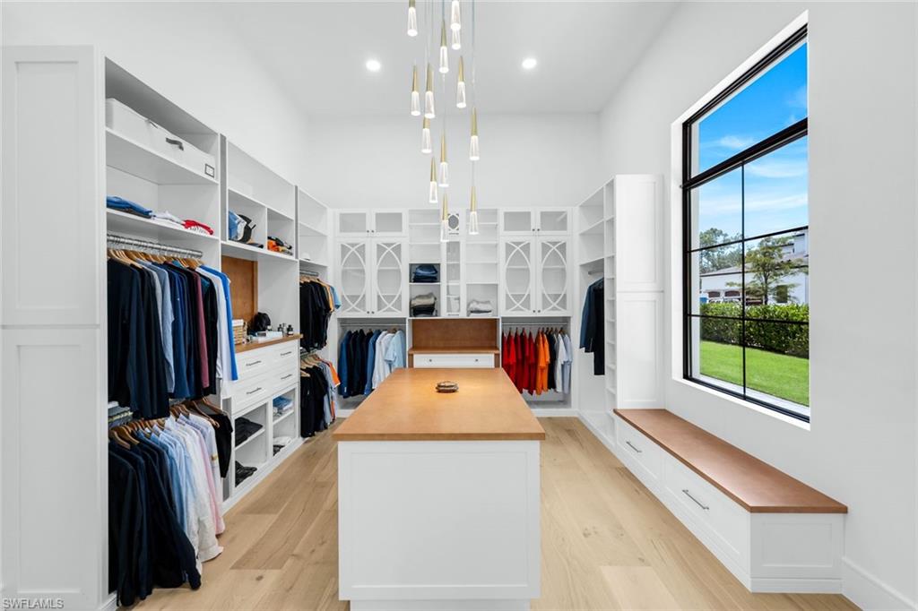 LIVINGSTON WOODS - Residential