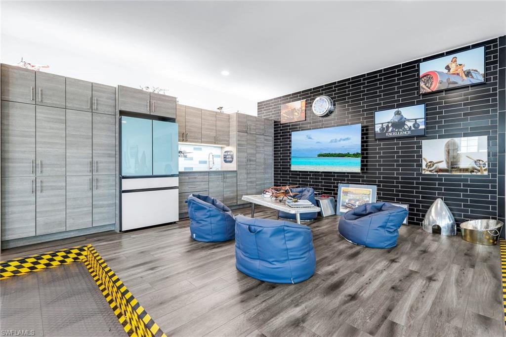 LIVINGSTON WOODS - Residential