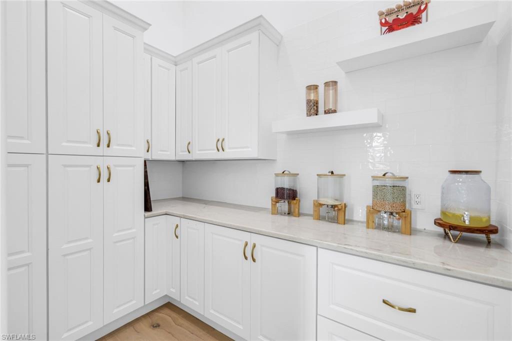 LIVINGSTON WOODS - Residential