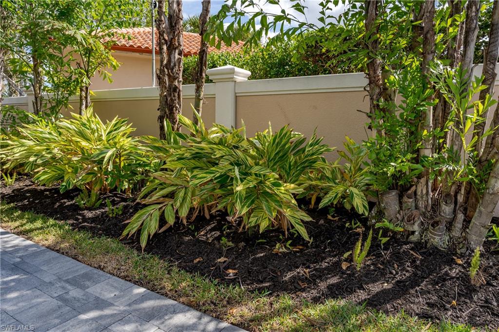 NAPLES MOTORCOACH RESORT - Land