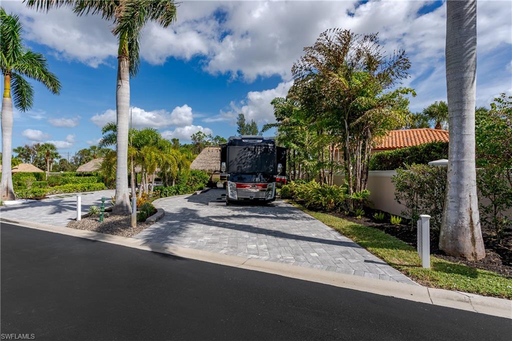 NAPLES MOTORCOACH RESORT - Land