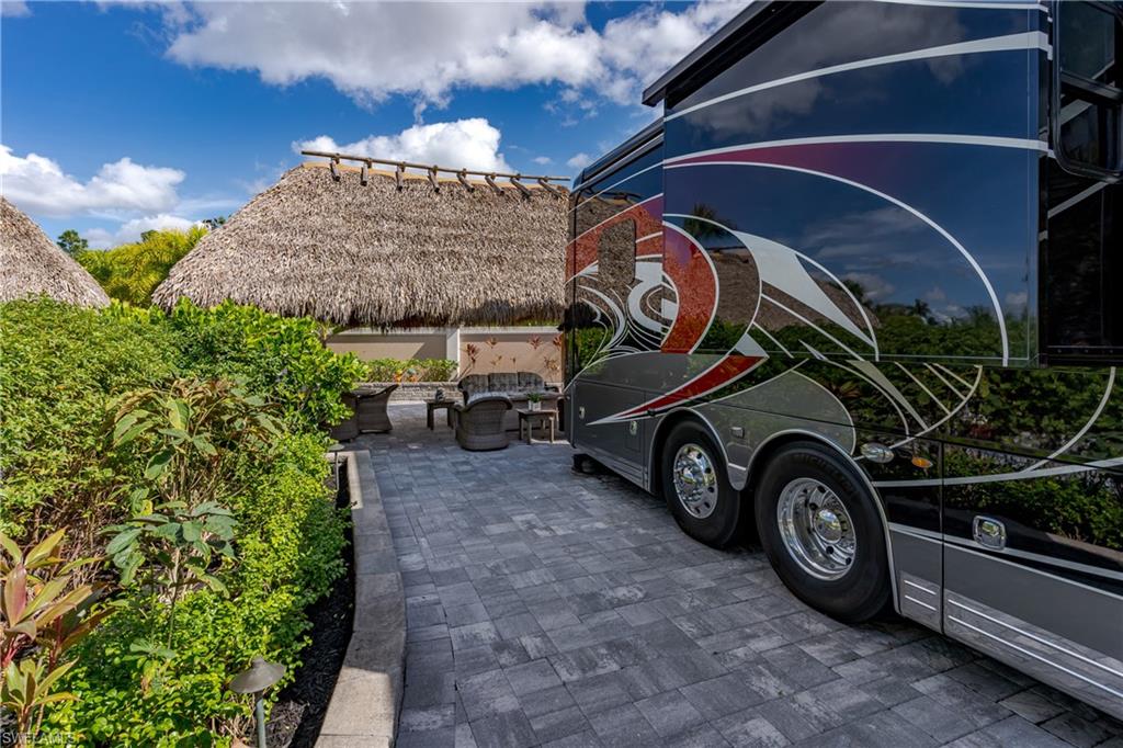 NAPLES MOTORCOACH RESORT - Land