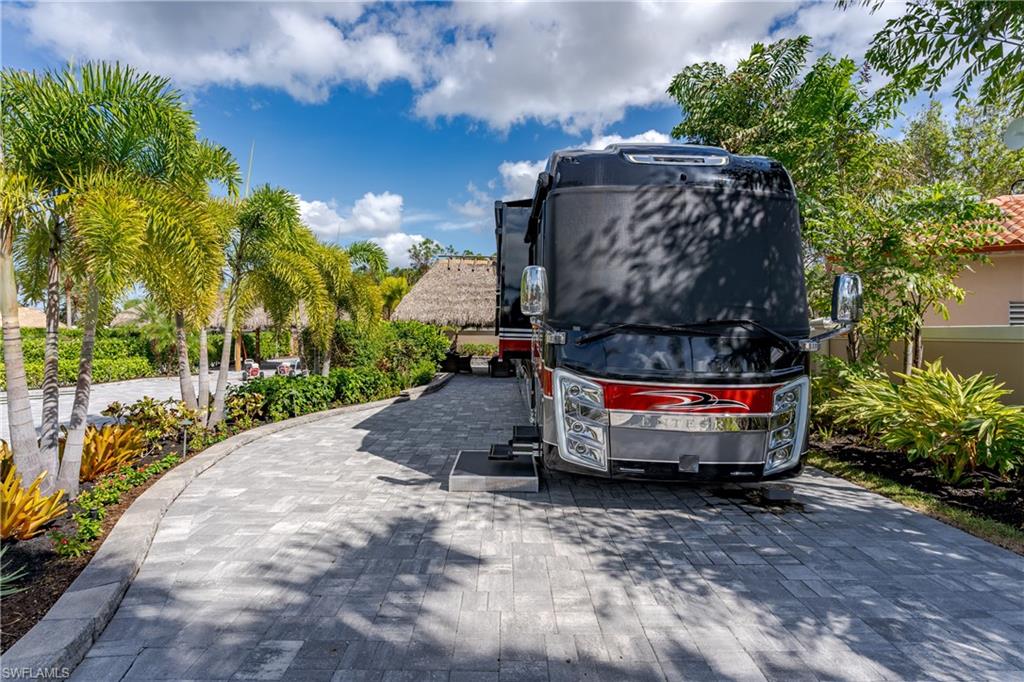 NAPLES MOTORCOACH RESORT - Land