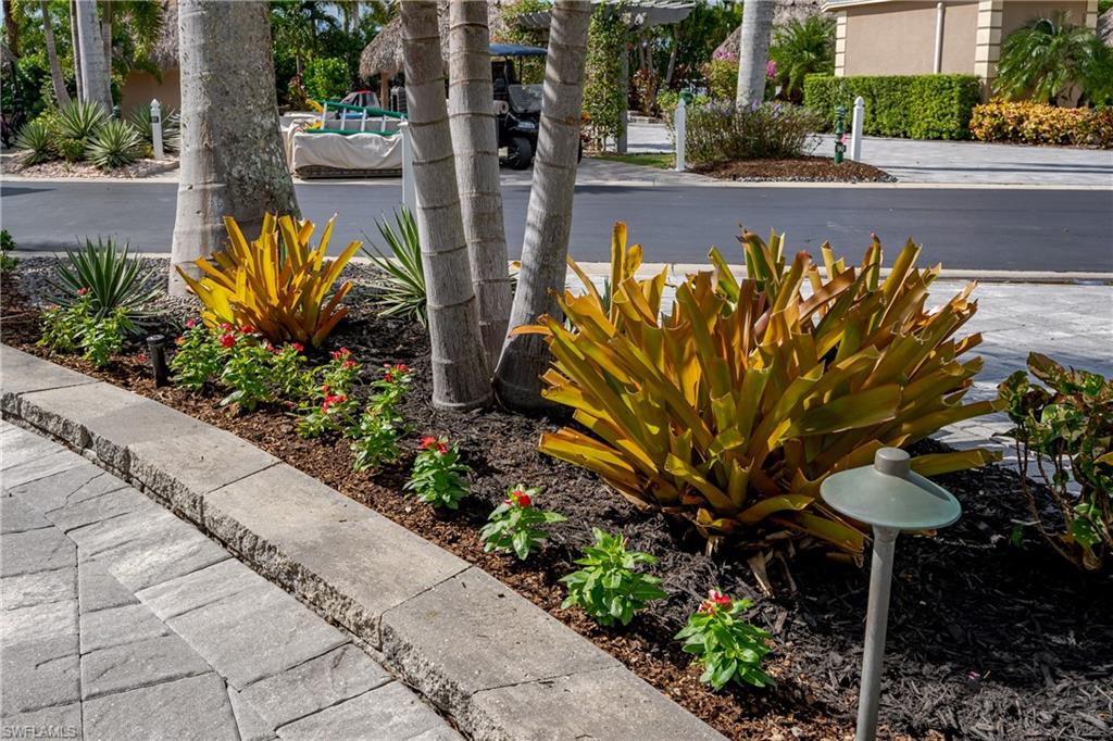 NAPLES MOTORCOACH RESORT - Land