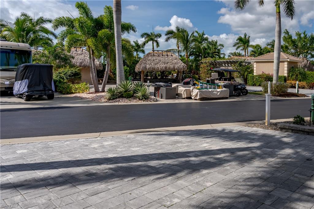 NAPLES MOTORCOACH RESORT - Land