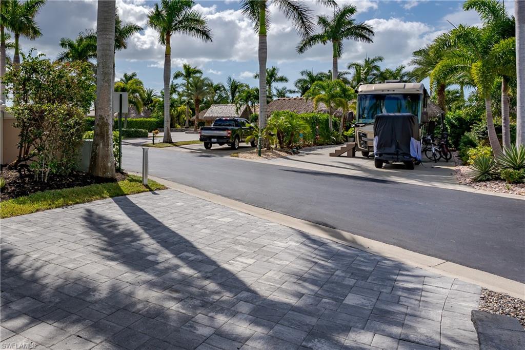 NAPLES MOTORCOACH RESORT - Land