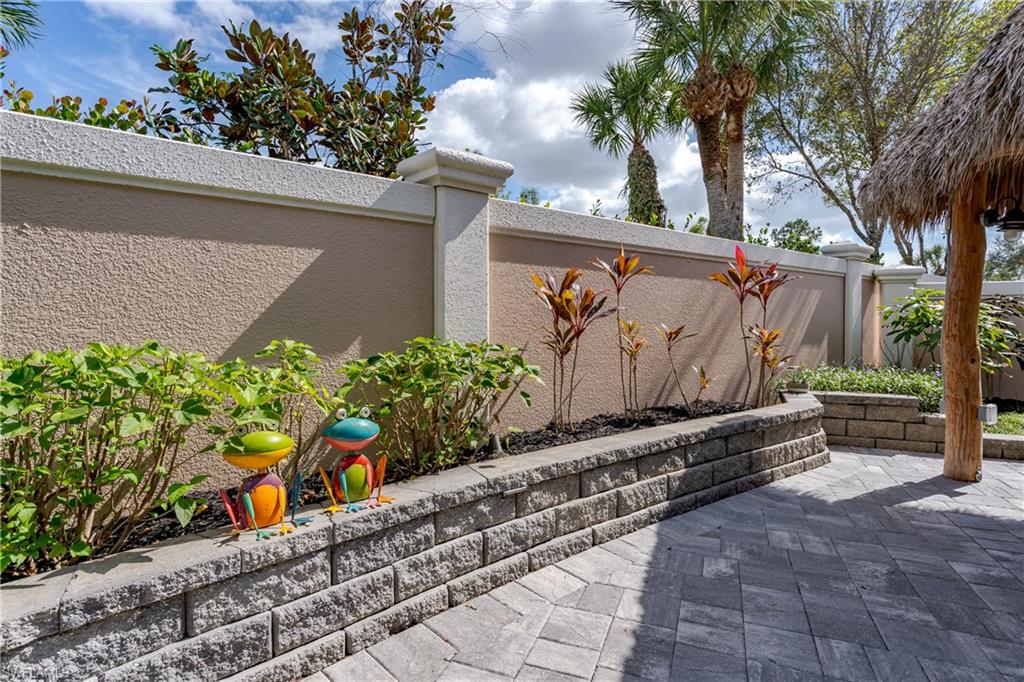 NAPLES MOTORCOACH RESORT - Land