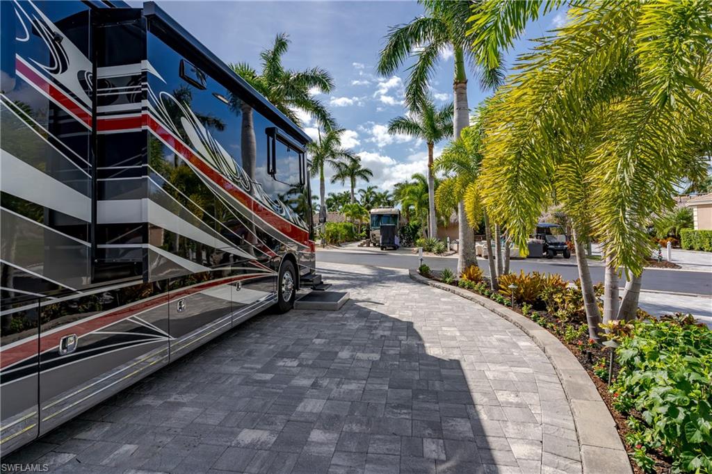 NAPLES MOTORCOACH RESORT - Land