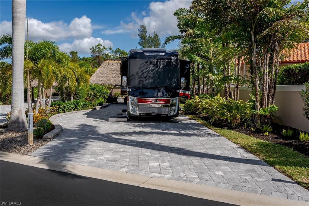 NAPLES MOTORCOACH RESORT - Land