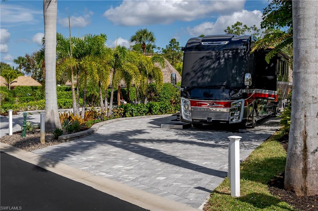 NAPLES MOTORCOACH RESORT - Land