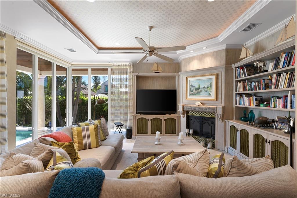 AQUALANE SHORES - Residential