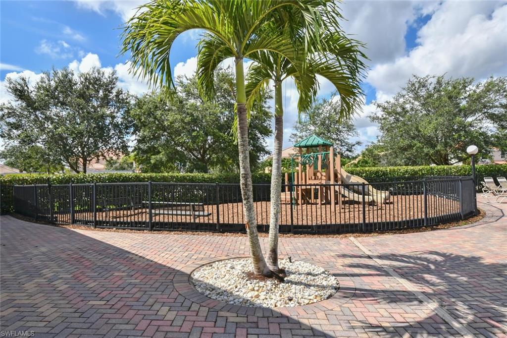 VALENCIA LAKES - Residential