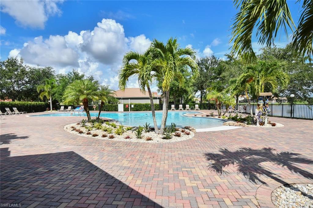 VALENCIA LAKES - Residential