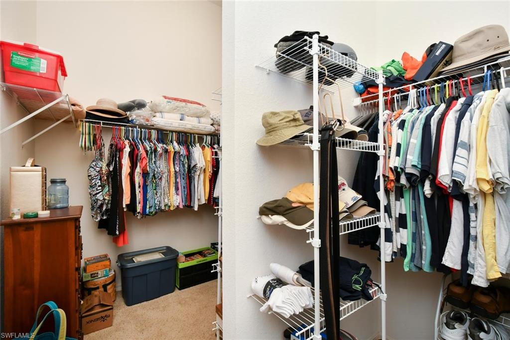 VALENCIA LAKES - Residential