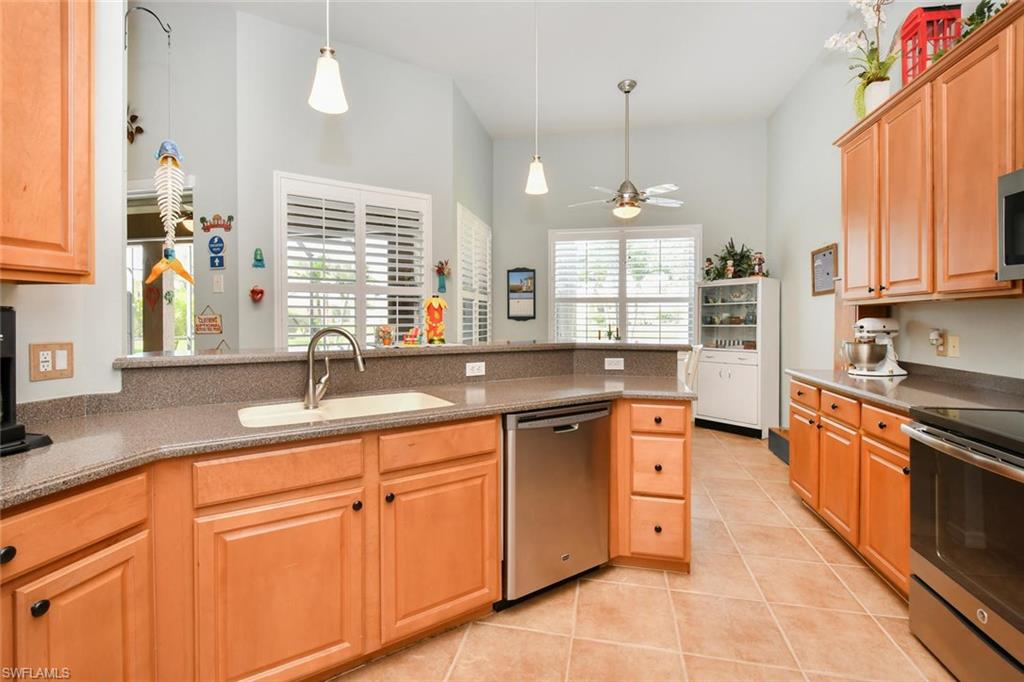 VALENCIA LAKES - Residential