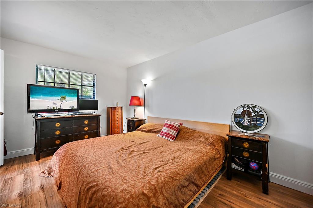 VILLAGE GREEN - Residential